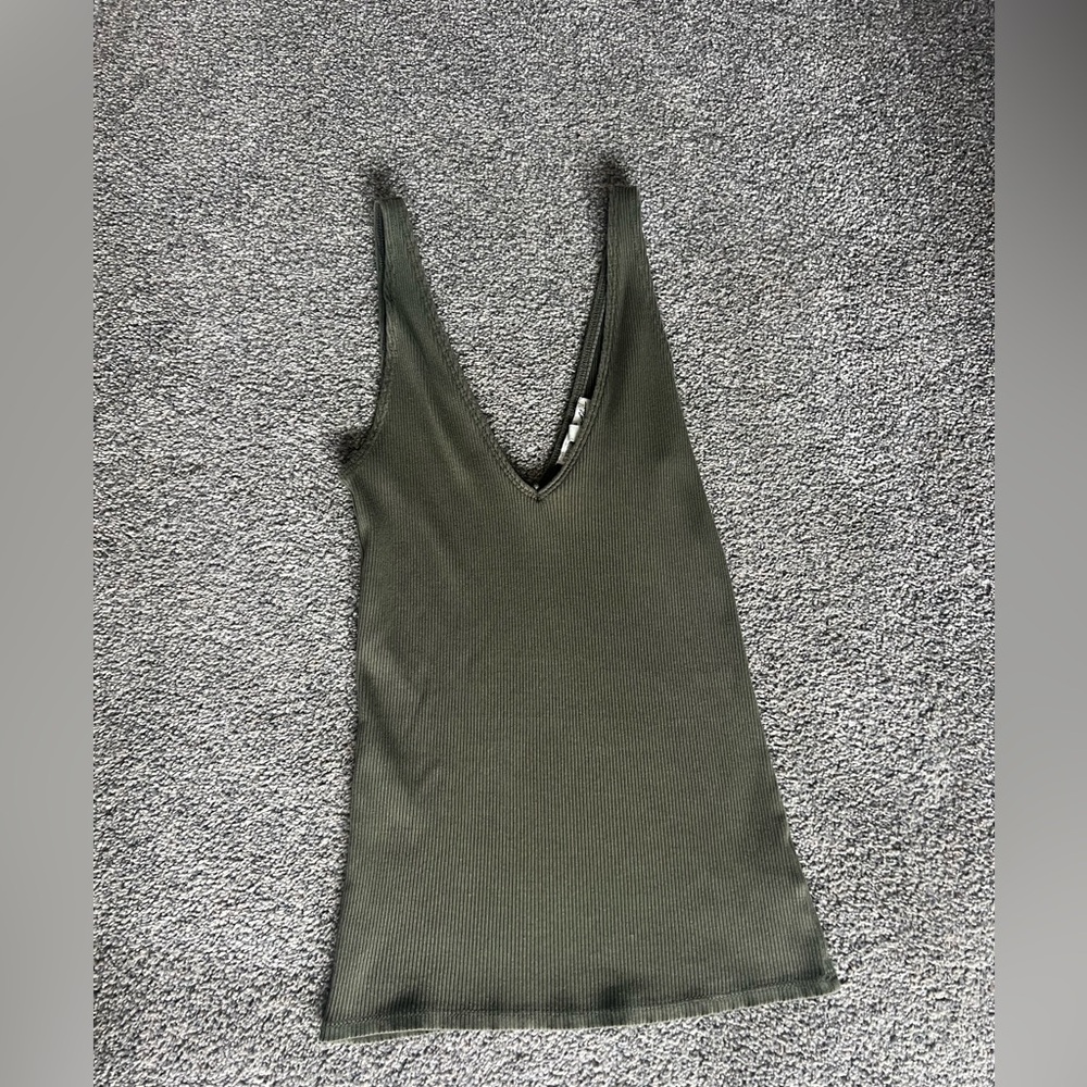 Express Women’s Deep V-Neck Tank in Olive Green Size Extra Small